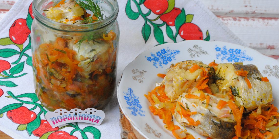 Риба у власному соку в банці