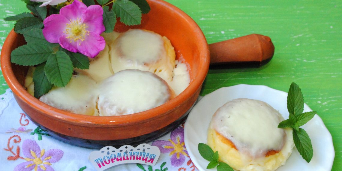 Найкращі сирники, запечені в сметані