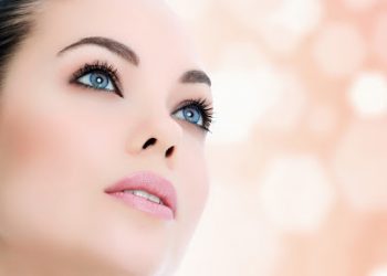 Частіше дивіться на небо — збережете красивий овал лиця