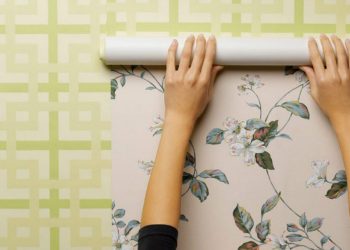 Як зняти шпалери, якщо їх клеїли «на віки»