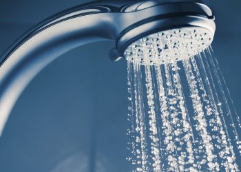 З душа погано тече вода. Що робити?
