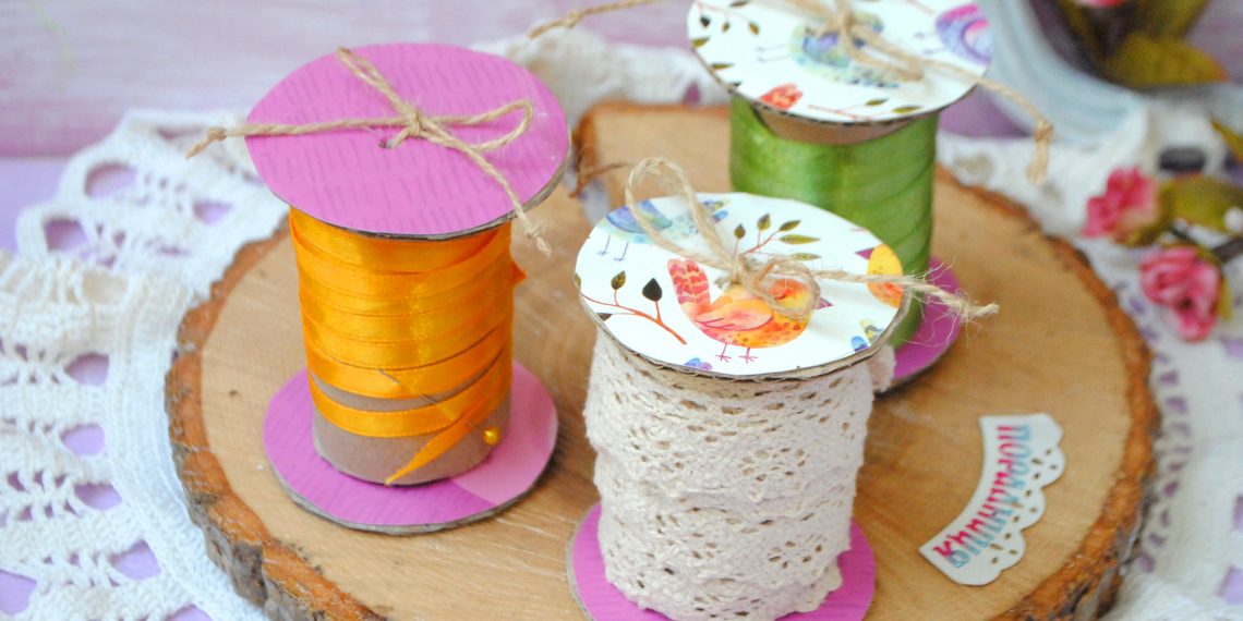 У таких котушках зручно зберігати стрічки і мереживо