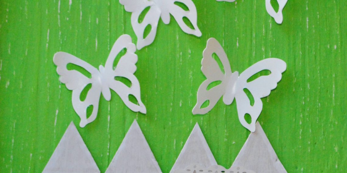 І паркан милує око! Робимо метеликів із пластикових пляшок