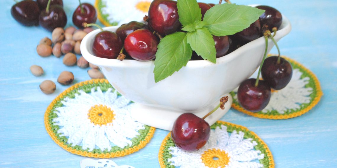Чому не треба викидати вишневі кісточки?