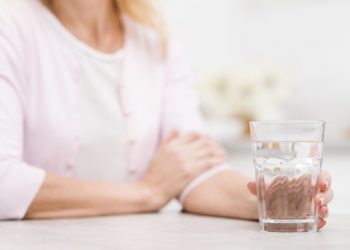 Щоб їсти менше, пийте воду