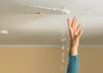 Жовті «струмки» на стелі виводьте хлором