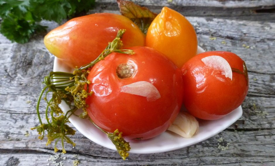 Малосольні помідори в пакеті