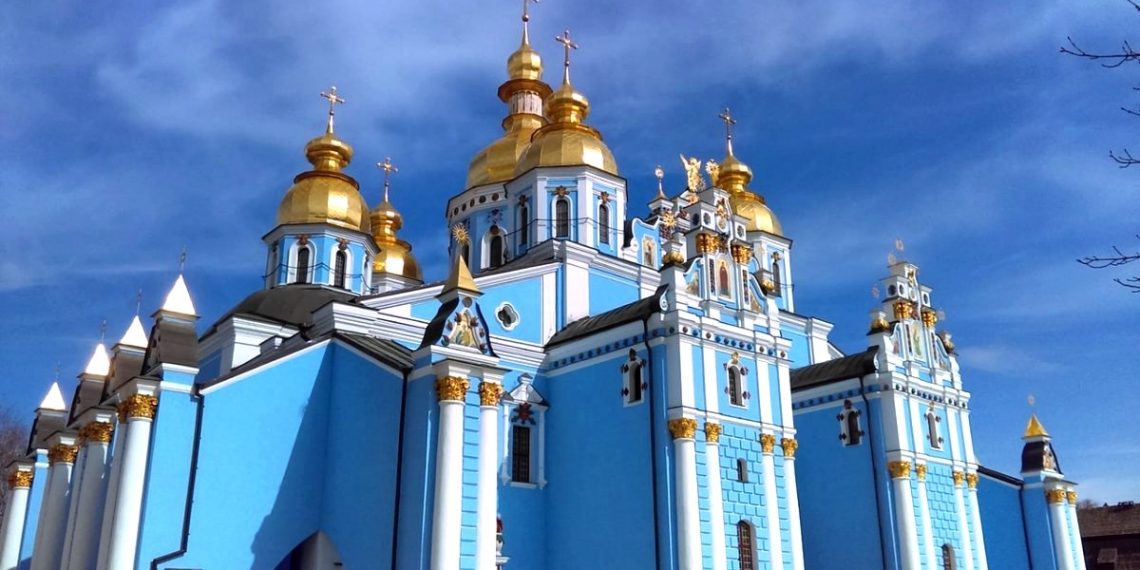 Одружитися чи в монахи піти…