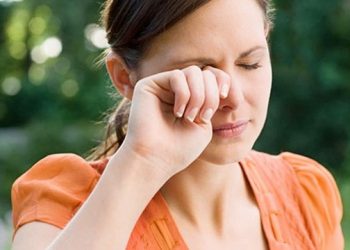 Що робити, якщо в око потрапила смітинка