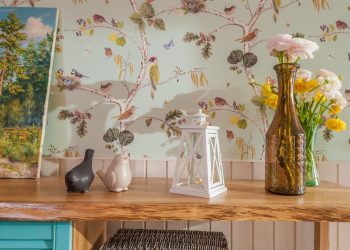 Як “помити” паперові шпалери