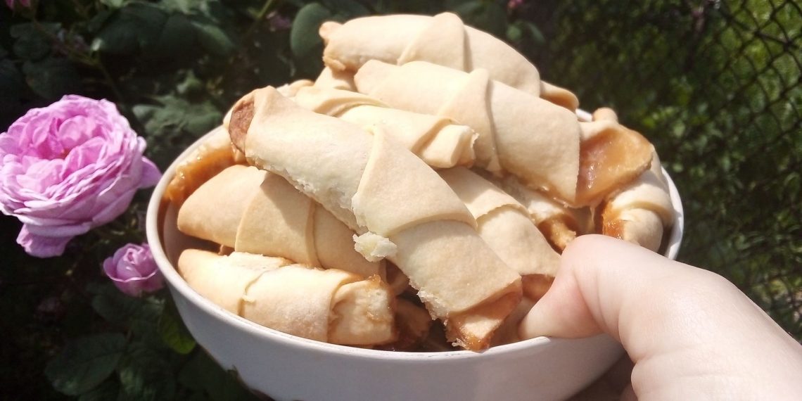 Рогалики без яєць із рожевою начинкою