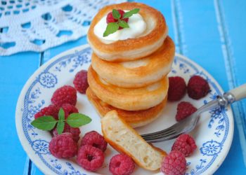 Пишні оладки на кефірі без яєць