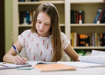 Збільшено стипендії дітям-сиротам та дітям, позбавленим батьківського піклування