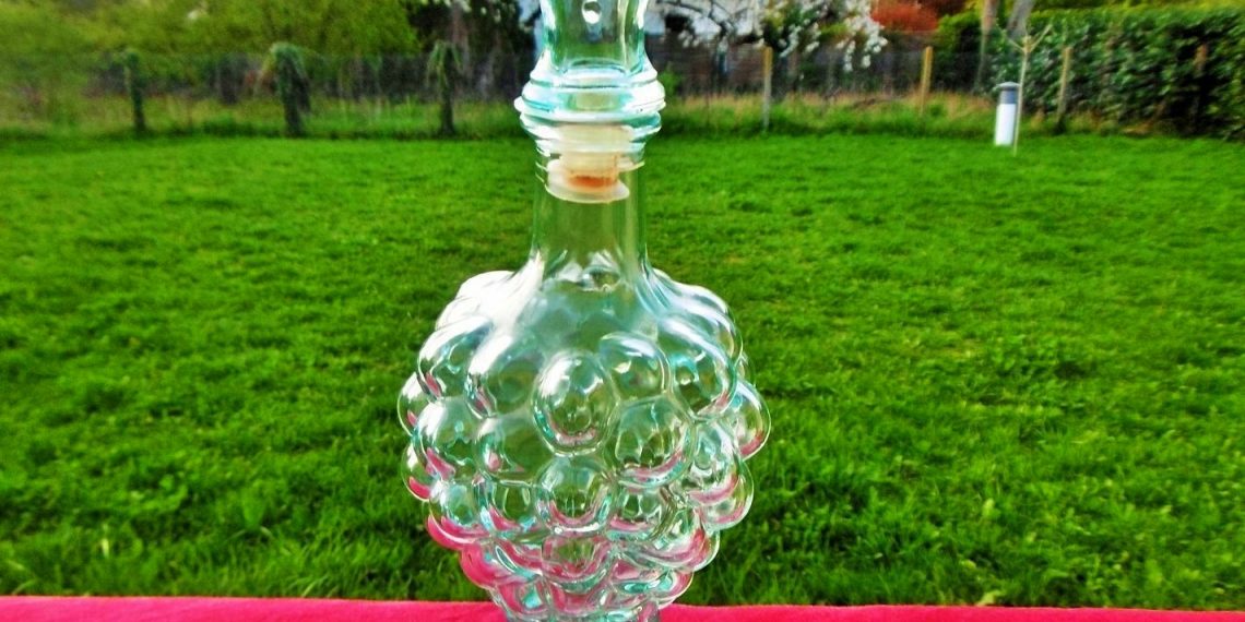 Сіль і лід з графину приберуть наліт