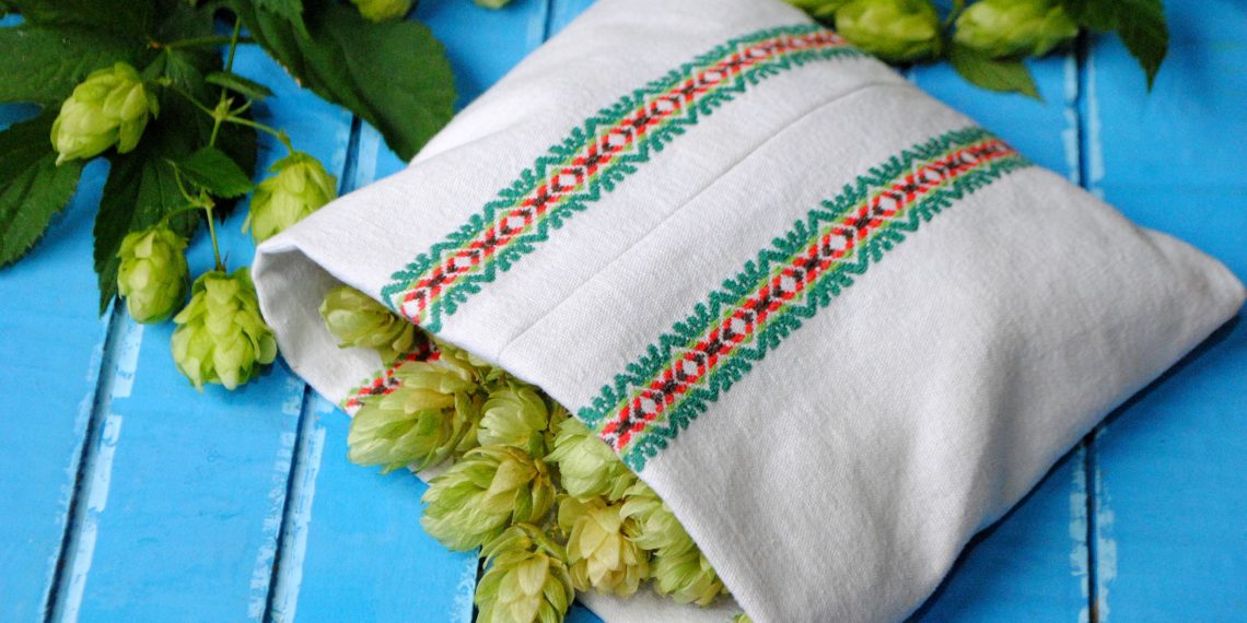 Подушка з хмелю забезпечить солодкий сон