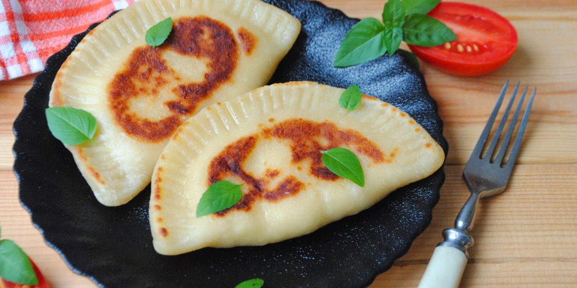 Чебуреки? Звичайно, домашні