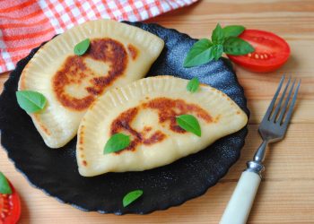 Чебуреки? Звичайно, домашні