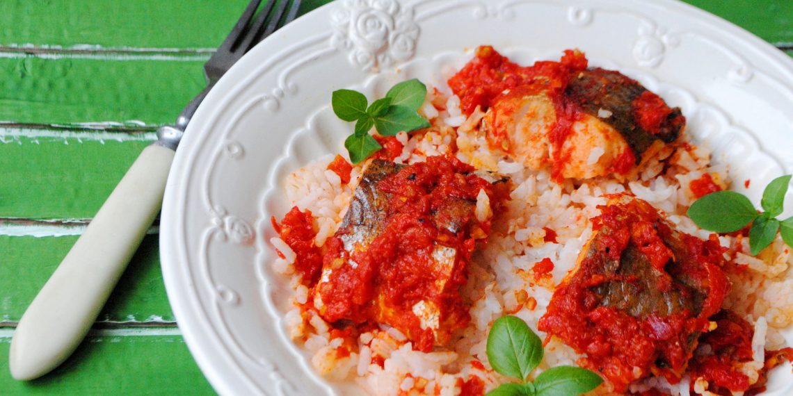 Риба в морі овочів