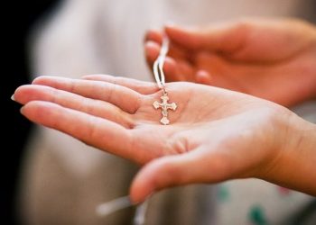 Чи можна жінці хрестити дитину, будучи самій при надії?