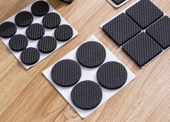 Як поремонтувати “кульгавий” стіл