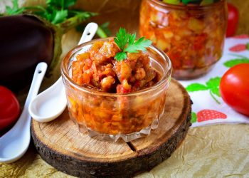 Ікра з баклажанів і яблук