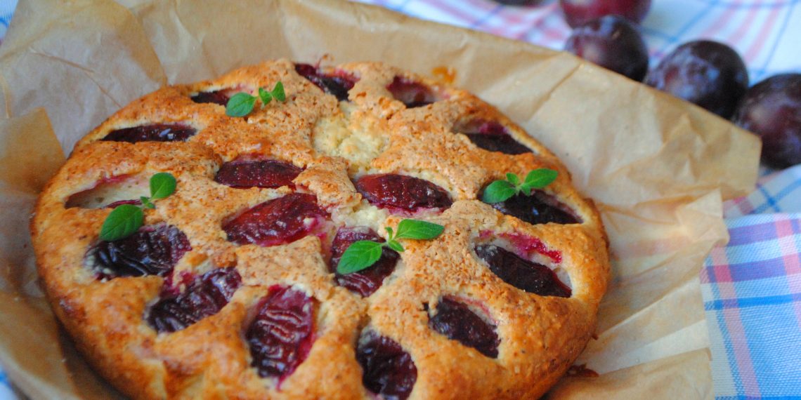 Вівсяний пиріг зі сливами