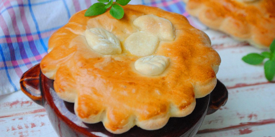 Грибний суп під хрусткою кришечкою