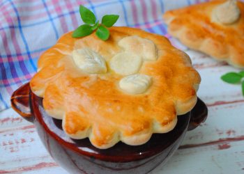 Грибний суп під хрусткою кришечкою