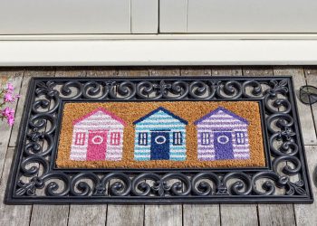 Бруд залишимо за порогом!