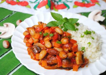 Квасоля з грибами та овочами