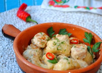 М’ясні фрикадельки з картопляними галушками