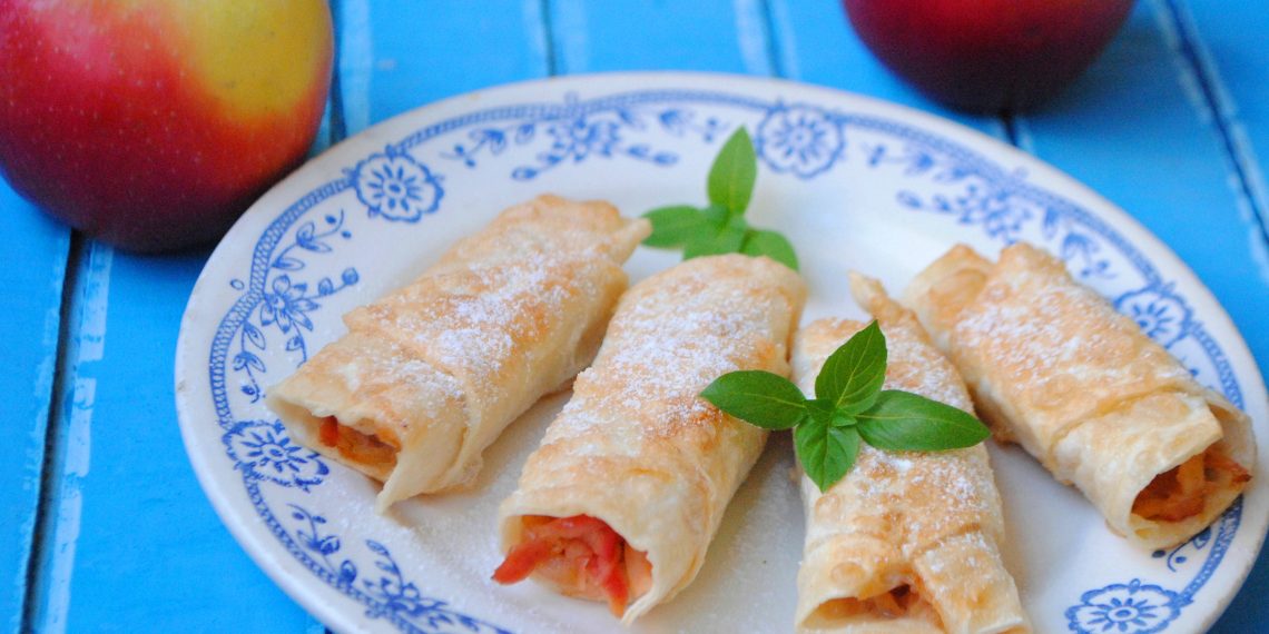 Лаваш і яблука: швидкі рогалики до сніданку
