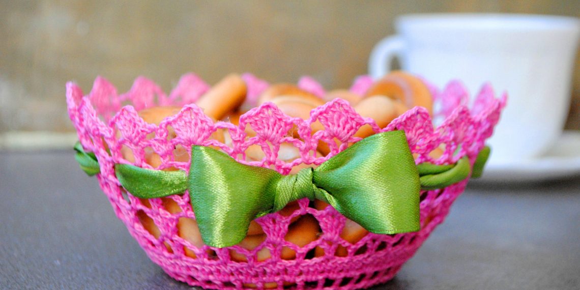 Затишно й зі смаком: робимо ажурну цукерницю