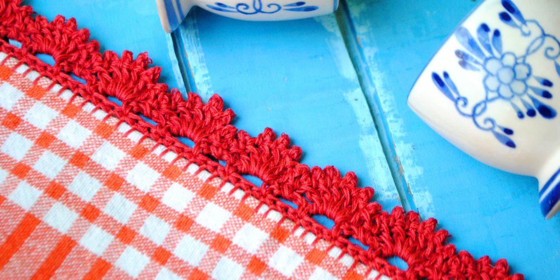 Практична краса: оздоблюємо в’язаним мереживом кухонний рушник