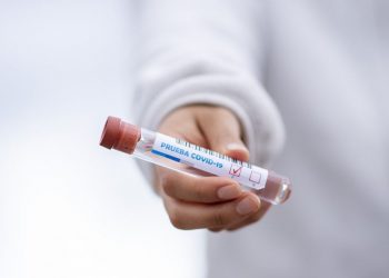 Коли симптоми COVID-19 є, а декларації немає