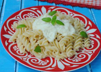 Макарони з соусом із цвітної капусти