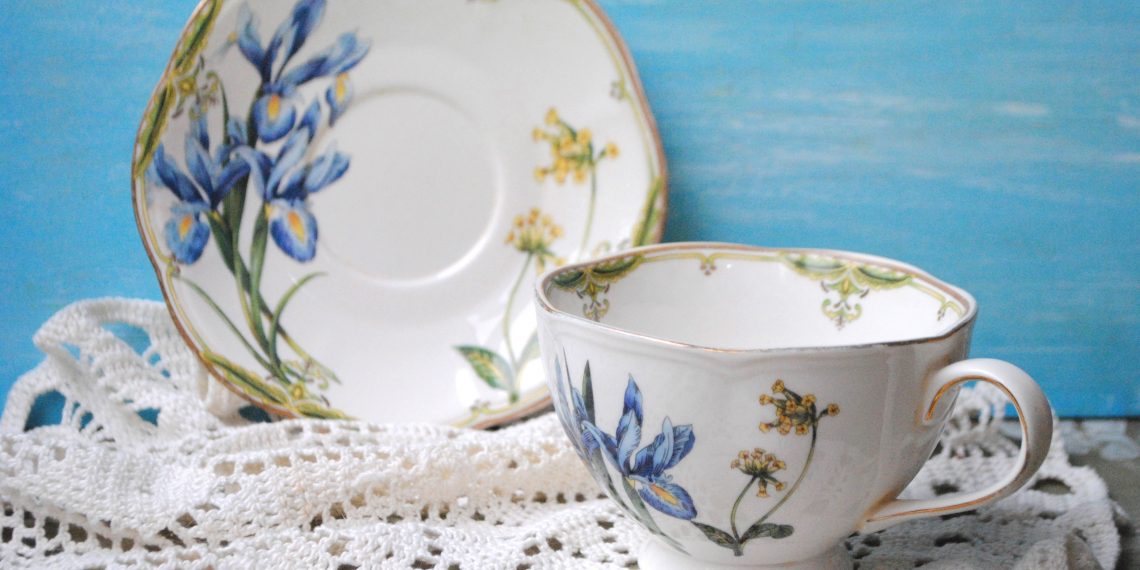 Порцеляна чи фаянс: як відрізнити