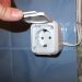 Миєте розетки — вимкніть струм
