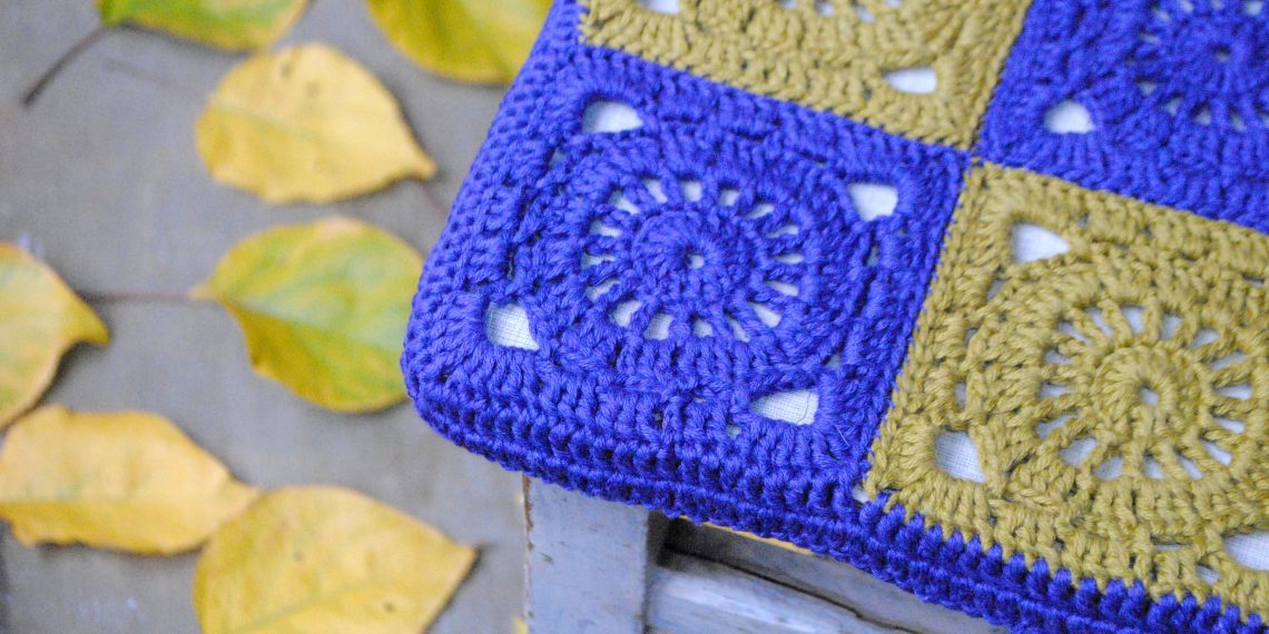 В’язаний чохол на табурет