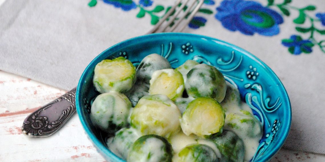 Брюссельська капуста в молочному соусі