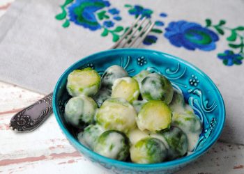 Брюссельська капуста в молочному соусі