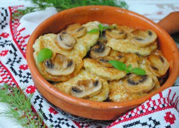 Деруни, запечені з грибами