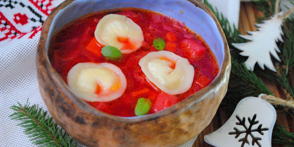 Пісний борщ з грибними вушками