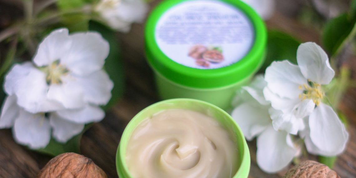 Як безпечно перевірити косметику?