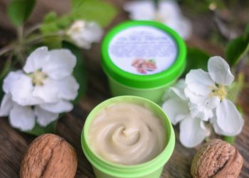 Як безпечно перевірити косметику?