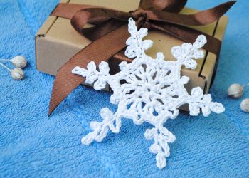 Ажурна сніжинка