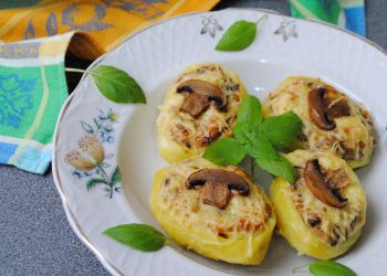 Картопляні човники з грибами