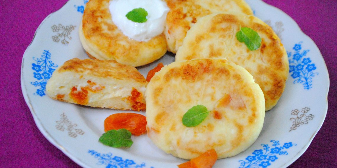 Сирники з курагою