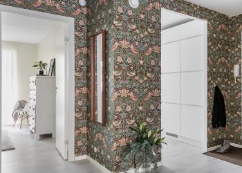 Які шпалери приховають нерівності стін