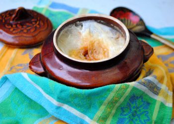 Томлена рисова каша в горщику